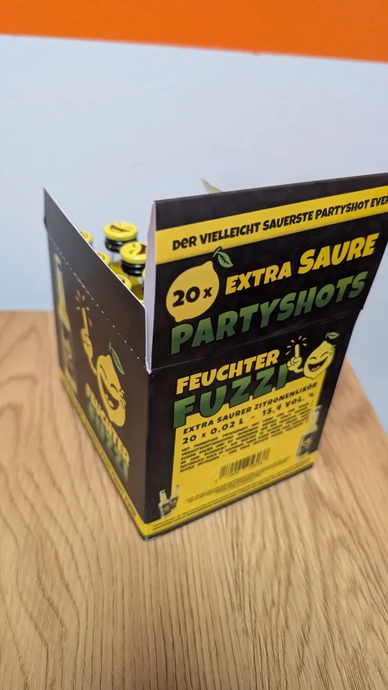Rückseite des Aufstellers mit „20× extra saure Partyshots“