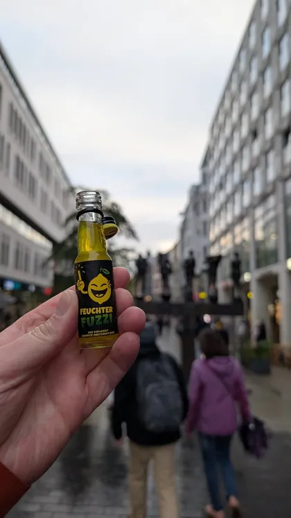 Fläschchen in einer Einkaufsstraße
